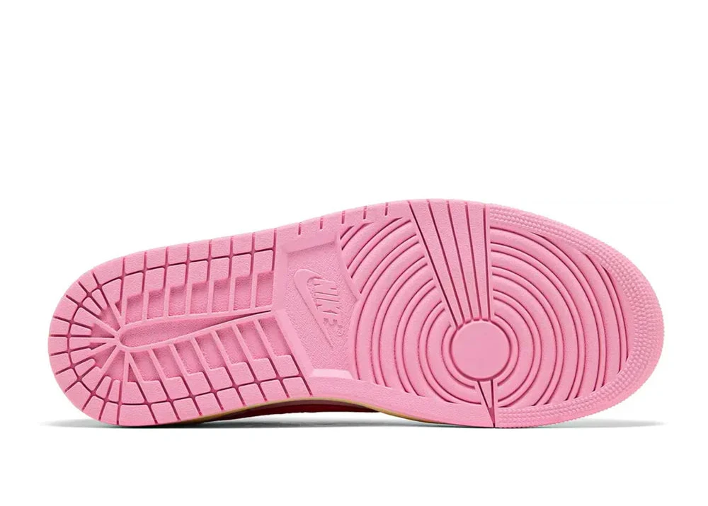 Sneaker Air Jordan 1 Low Travis Scott Sail Tropical Pink en cuir premium blanc cassé et rose avec Reverse Swoosh et semelle Air OG.