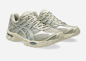 Sneaker ASICS Gel-Cumulus 16 Dried Leaf Green en mesh vert olive avec amorti GEL et silhouette rétro-running inspirée des années 2010.
