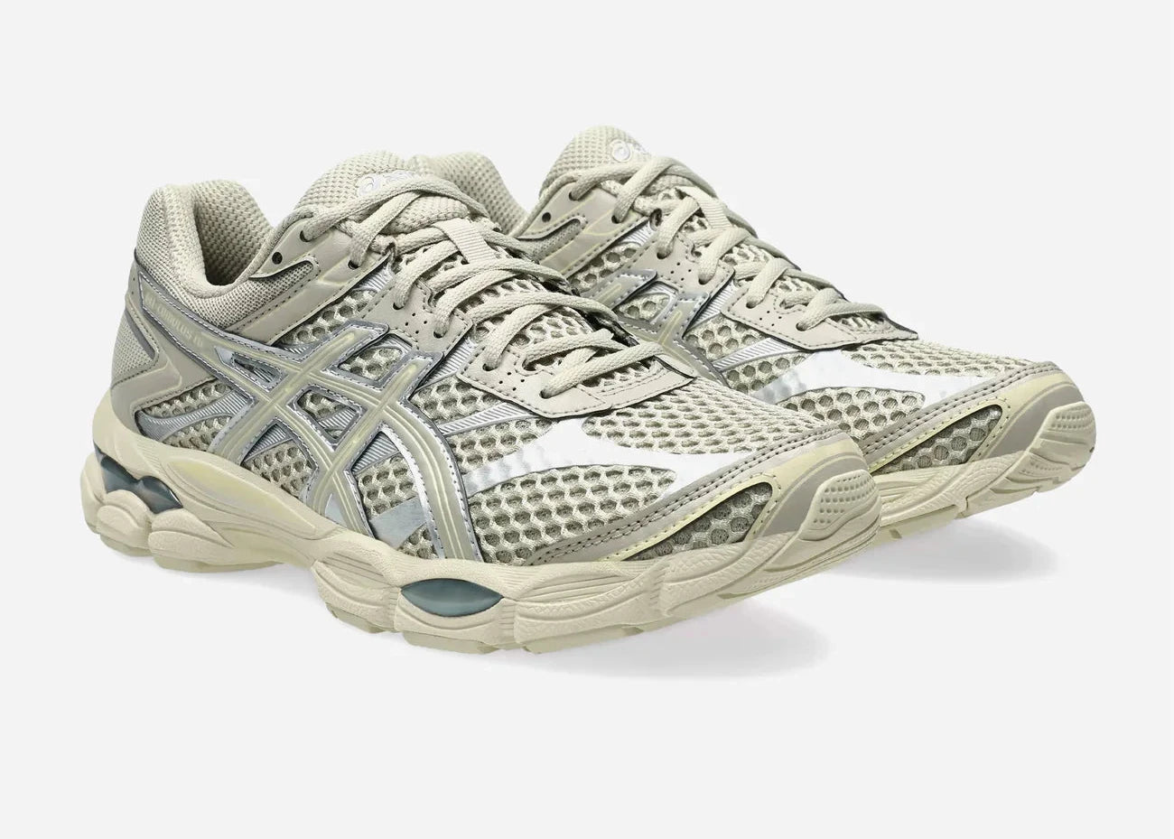 Sneaker ASICS Gel-Cumulus 16 Dried Leaf Green en mesh vert olive avec amorti GEL et silhouette rétro-running inspirée des années 2010.