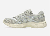 Sneaker ASICS Gel-Cumulus 16 Dried Leaf Green en mesh vert olive avec amorti GEL et silhouette rétro-running inspirée des années 2010.