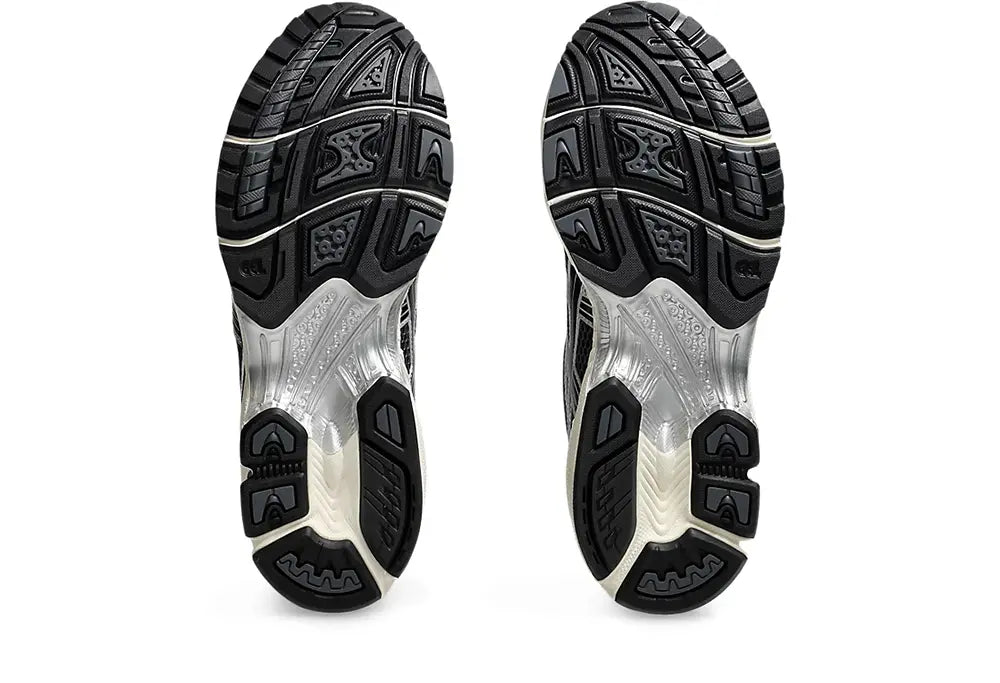 Image de la ASICS Gel-Kayano 14 Unlimited Pack Carrier Grey, sneaker argent et gris en mesh avec renforts synthétiques et amorti GEL™ visible.