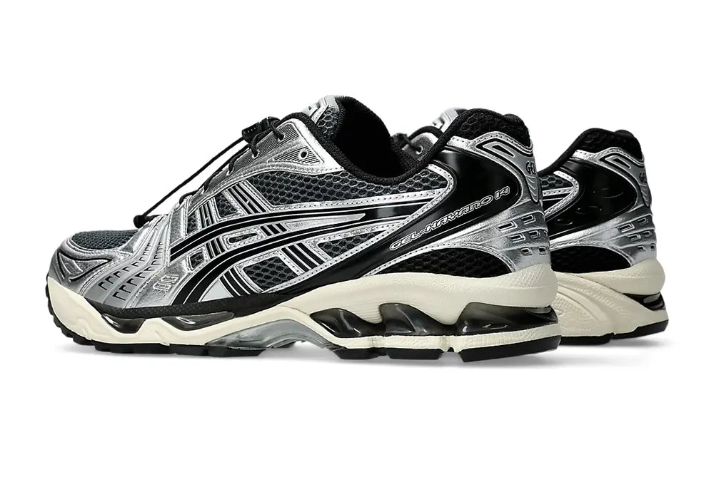 Image de la ASICS Gel-Kayano 14 Unlimited Pack Carrier Grey, sneaker argent et gris en mesh avec renforts synthétiques et amorti GEL™ visible.