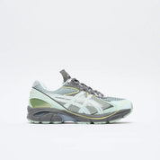 Sneaker ASICS UB6-S GT-2160 Kiko Kostadinov Arctic Blue Carbon en mesh bleu et gris avec amorti GEL et design rétro-running avant-gardiste.