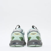Sneaker ASICS UB6-S GT-2160 Kiko Kostadinov Arctic Blue Carbon en mesh bleu et gris avec amorti GEL et design rétro-running avant-gardiste.