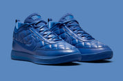 
Nike Book 2 Just Book avec tige en mesh technique respirant, renforts synthétiques, silhouette basse de basketball et semelle extérieure à traction multidirectionnelle.
