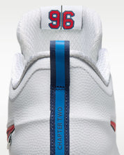 Nike Book 2 WNBA 30th Anniversary avec tige en textile technique respirant, renforts synthétiques, détails commémoratifs WNBA et semelle extérieure à traction multidirectionnelle.