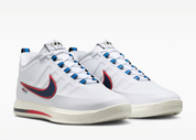 Nike Book 2 WNBA 30th Anniversary avec tige en textile technique respirant, renforts synthétiques, détails commémoratifs WNBA et semelle extérieure à traction multidirectionnelle.