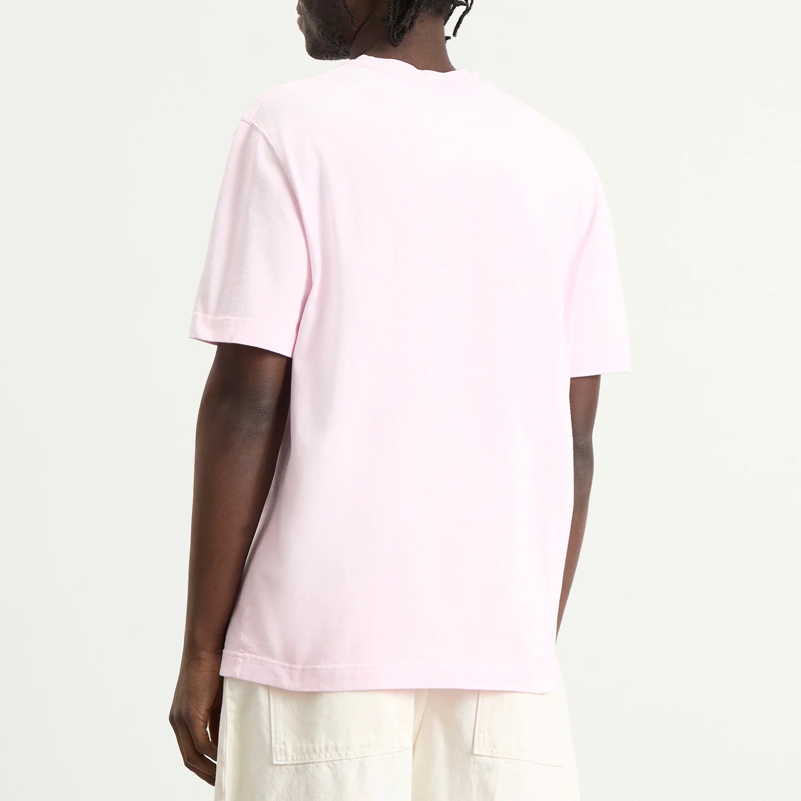 Tee-shirt JACQUEMUS Gros Grain rose clair en coton premium, avec col rond côtelé, détail Gros Grain signature et coupe régulière au style minimaliste.