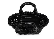 Balenciaga Bistro Top Handle XXS Black en matière tressée noire au fini laqué avec deux anses, étiquette Balenciaga et bandoulière amovible.