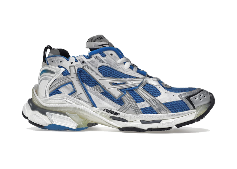 Balenciaga Runner Blue Grey avec tige en mesh respirant, empiècements en cuir bleu et gris, semelle intermédiaire en mousse et silhouette inspirée du running vintage.