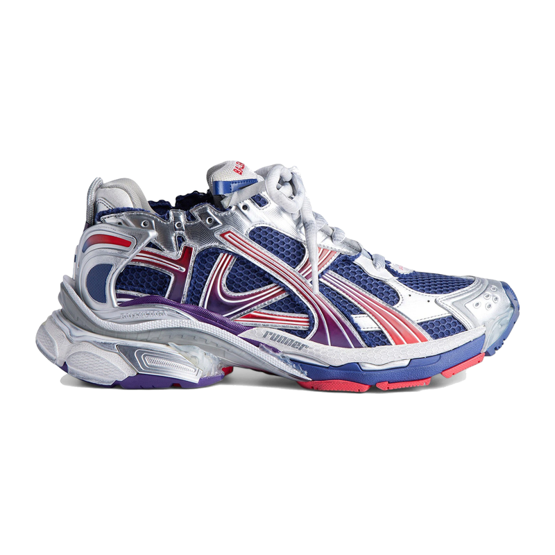 Balenciaga Runner Gradient Navy Red Grey avec tige en mesh respirant, empiècements en cuir bleu marine, rouge et gris dégradés, semelle intermédiaire en mousse et silhouette running vintage.