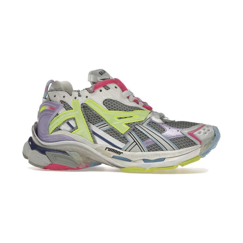 Balenciaga Runner Leather Free Grey Light Purple Neon Yellow White avec tige en mesh respirant, empiècements synthétiques gris, violet clair, jaune fluo et blanc, semelle intermédiaire en mousse et silhouette running vintage.