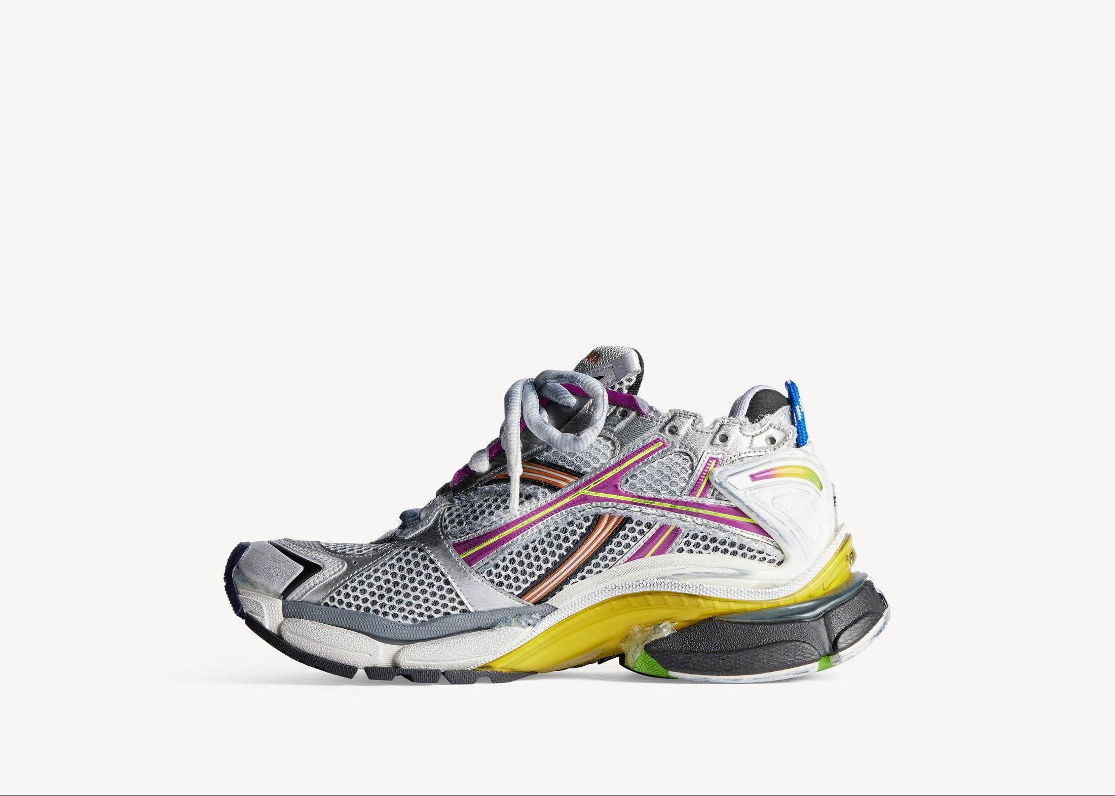 Balenciaga Runner Multicolor avec tige en mesh respirant, empiècements en cuir et matières synthétiques multicolores, silhouette running déstructurée et semelle épaisse en caoutchouc.