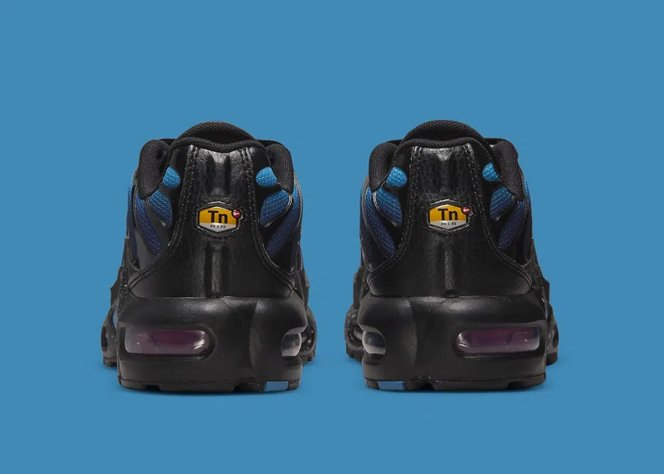 Sneakers Nike Air Max Plus University Blue en mesh respirant avec Tuned Air réactif et détails design premium.