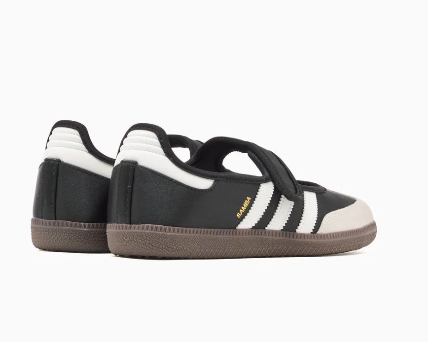  Sneaker adidas Samba Jane Black Off White en cuir noir et blanc cassé avec bride Mary Jane et semelle basse iconique.