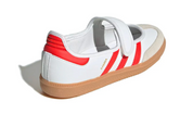 Sneaker adidas Samba Jane White Red Gum en cuir blanc avec bandes rouges, bride Mary Jane et semelle gomme vintage emblématique.Vue de coter arrières 