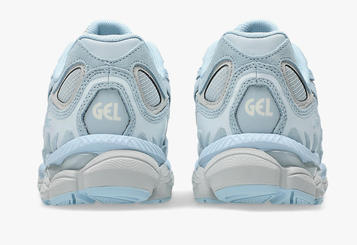 Sneaker ASICS Gel-NYC Storm Cloud Pure Silver grise et argentée en mesh technique avec amorti GEL et design rétro-running moderne.Vue arrière 