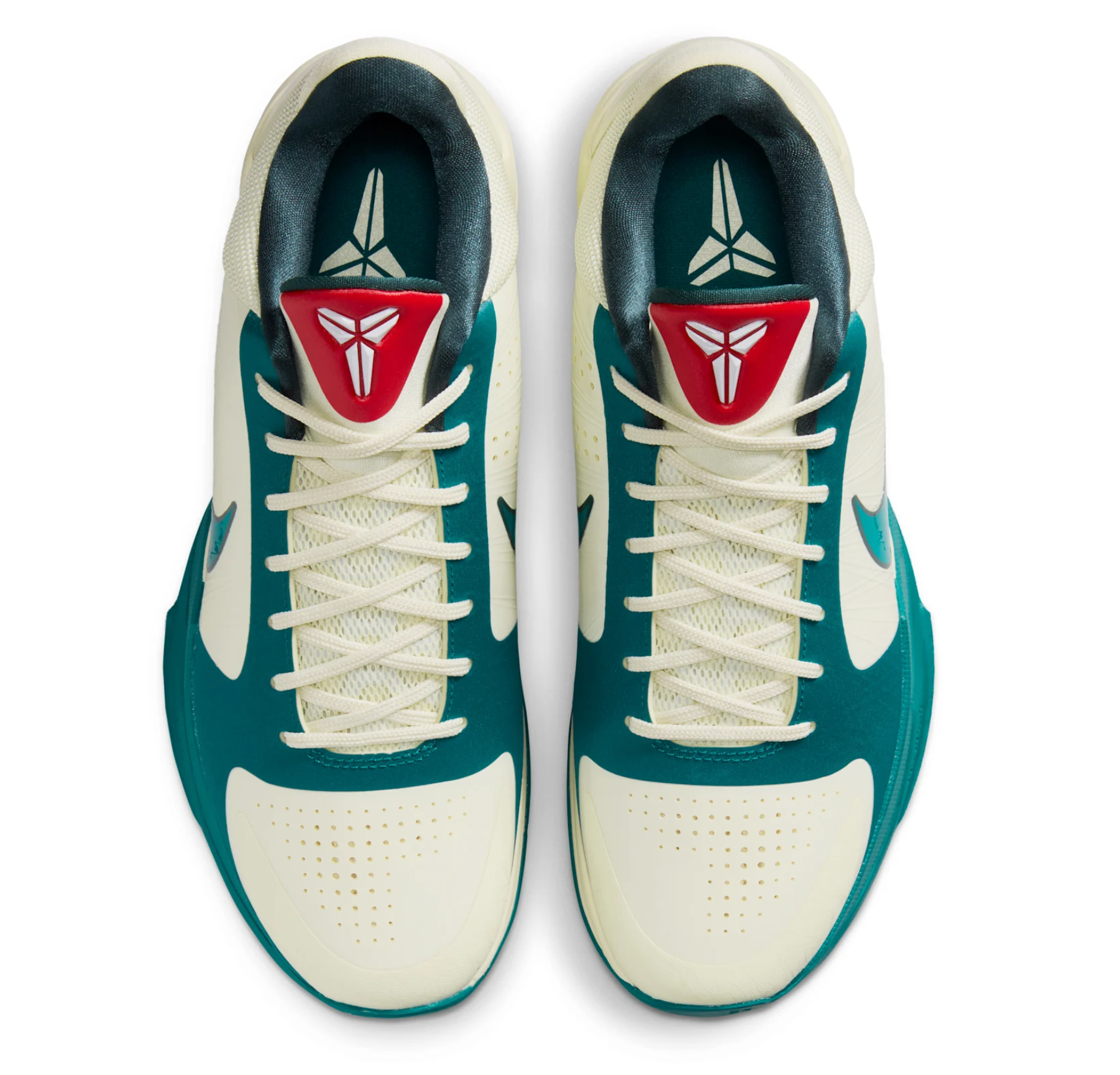 Sneaker Nike Kobe 5 Protro Caitlin Clark Coconut Milk Spruce en blanc cassé et vert avec amorti Zoom Air et design performance basketball.Vue de haut 