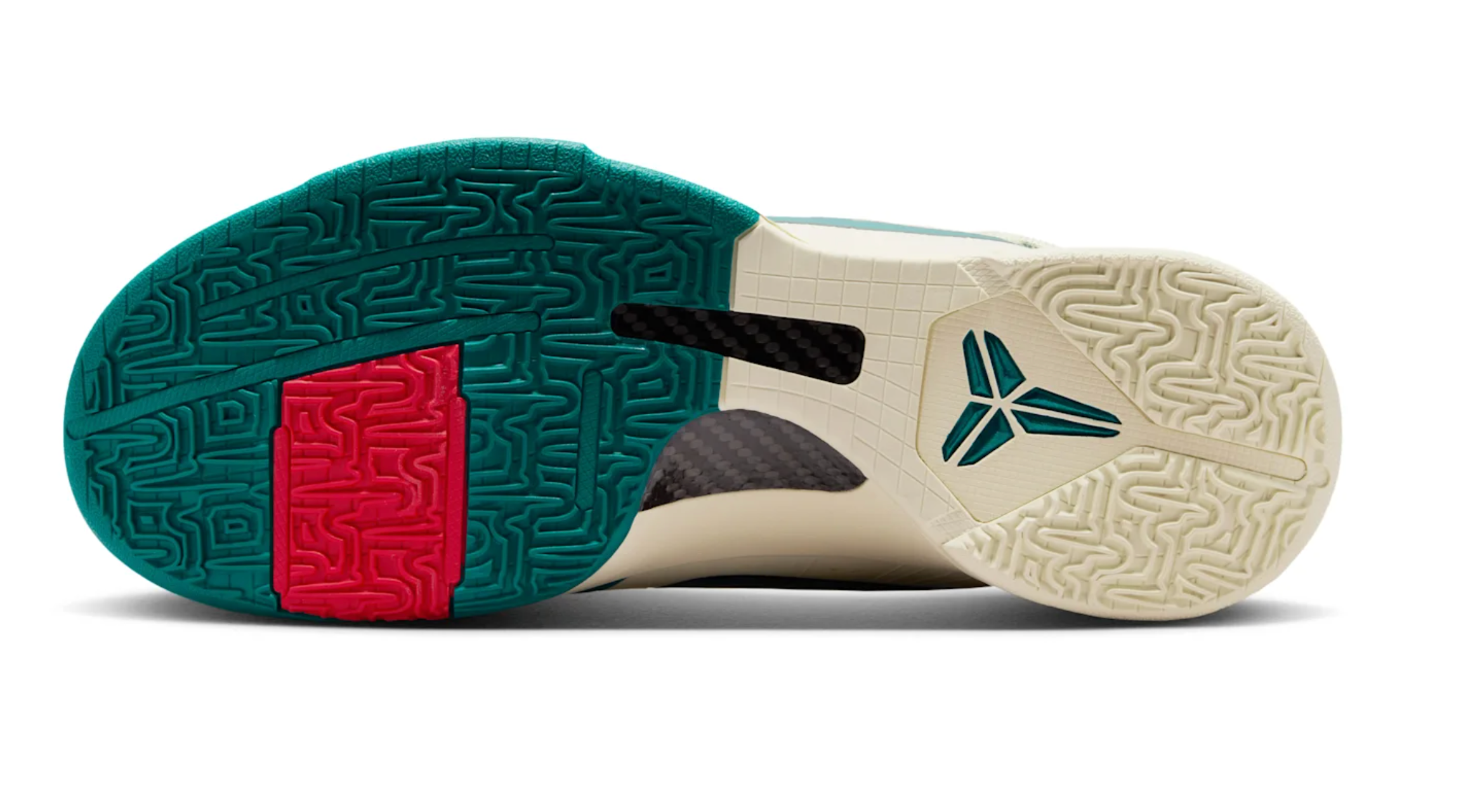 Sneaker Nike Kobe 5 Protro Caitlin Clark Coconut Milk Spruce en blanc cassé et vert avec amorti Zoom Air et design performance basketball.Vue de la semelle  