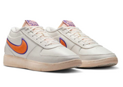 Nike Book 1 Valley à silhouette basse, avec tige textile multicouche aux tons inspirés de Phoenix, amorti Zoom Air et semelle extérieure en caoutchouc adhérente.