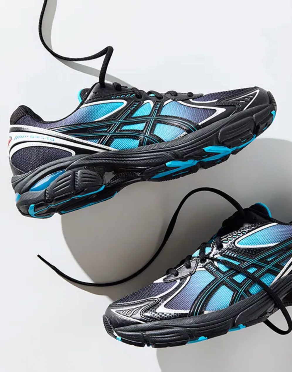 Sneakers ASICS GT-2160 Kith Marvel Villains Venom en noir, violet et bleu avec mesh respirant, co-branding Marvel et confort premium.Vue de profil