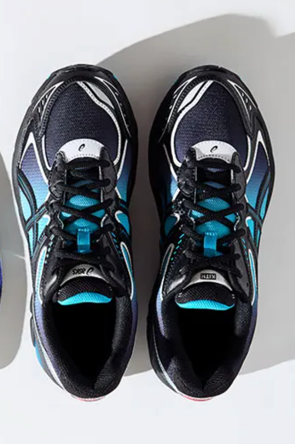 Sneakers ASICS GT-2160 Kith Marvel Villains Venom en noir, violet et bleu avec mesh respirant, co-branding Marvel et confort premium.Vue de haut