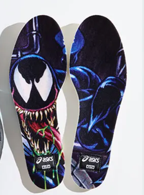 Sneakers ASICS GT-2160 Kith Marvel Villains Venom en noir, violet et bleu avec mesh respirant, co-branding Marvel et confort premium.Vue de la semelle intérieur 