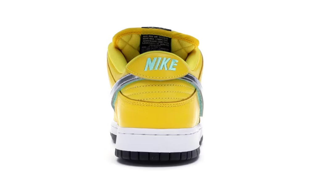 Sneakers Nike SB Dunk Low Diamond Supply Co en suède premium jaune Canary avec détails noirs et éléments signature collector Friends and Family.