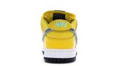 Sneakers Nike SB Dunk Low Diamond Supply Co en suède premium jaune Canary avec détails noirs et éléments signature collector Friends and Family.