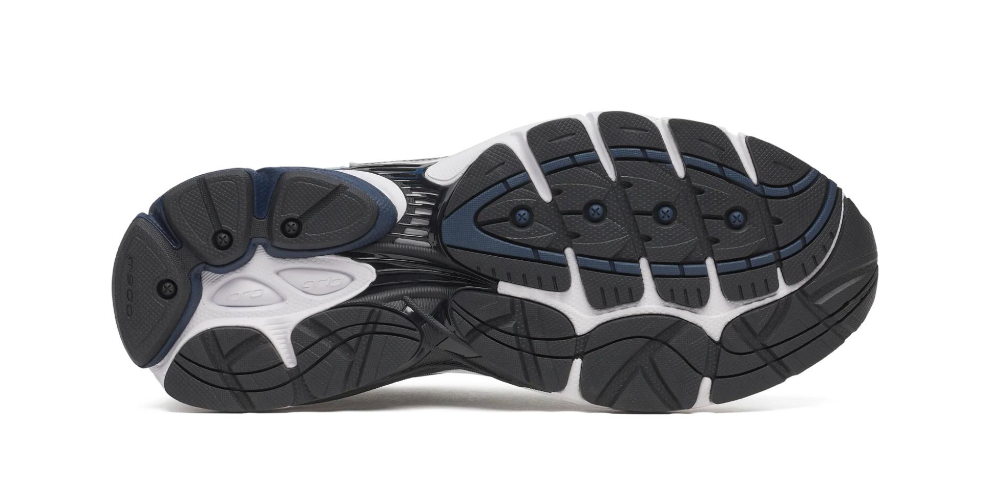Saucony ProGrid Omni 9 Deep Navy en mesh bleu marine avec empiècements suède et semelle amortissante ProGrid. vue semelle