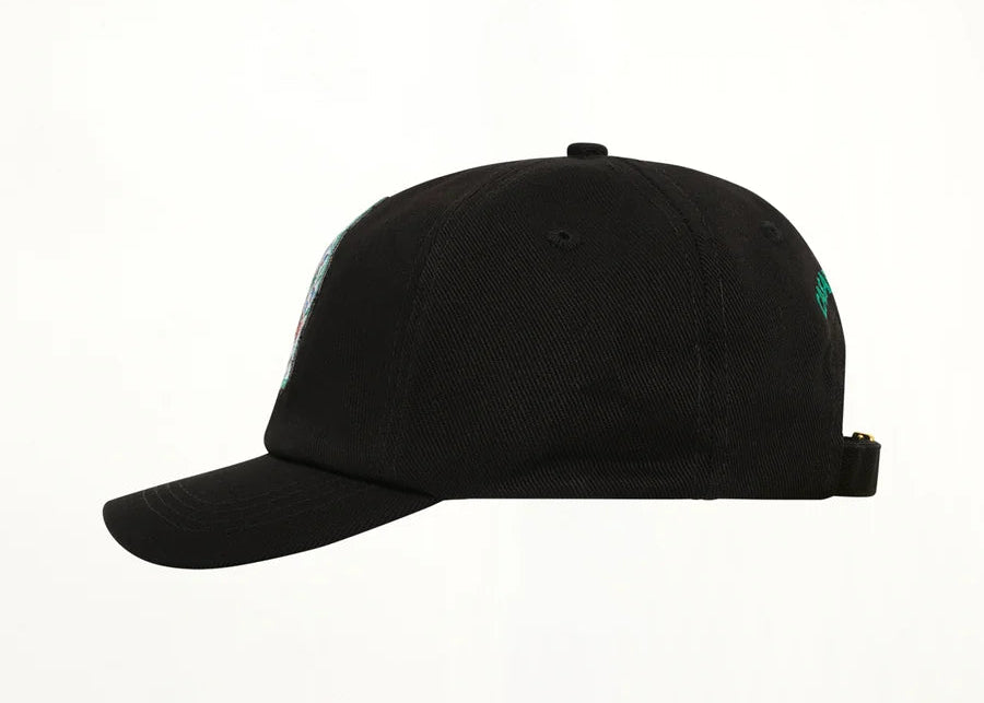 Casablanca Hotel Emblem Cap Black, casquette Casablanca noire à visière courbée avec Hotel Emblem sur l’avant et fermeture ajustable.