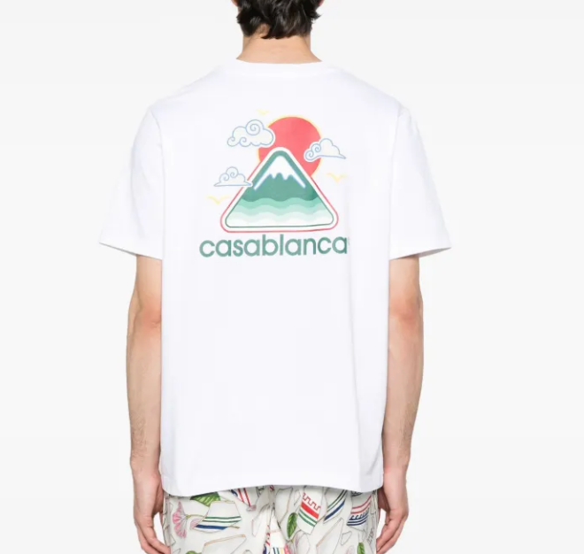 Casablanca Montagne Ondulée Tee White, tee-shirt Casablanca blanc à manches courtes avec graphisme Montagne Ondulée inspiré des paysages naturels.