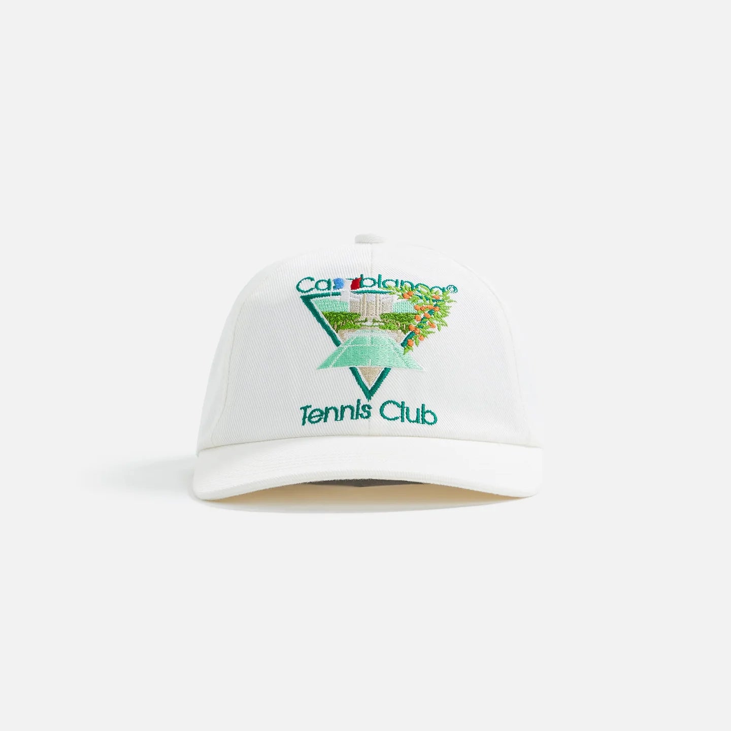 Multi, casquette Casablanca blanche et verte avec broderie Tennis Club et détails multicolores.