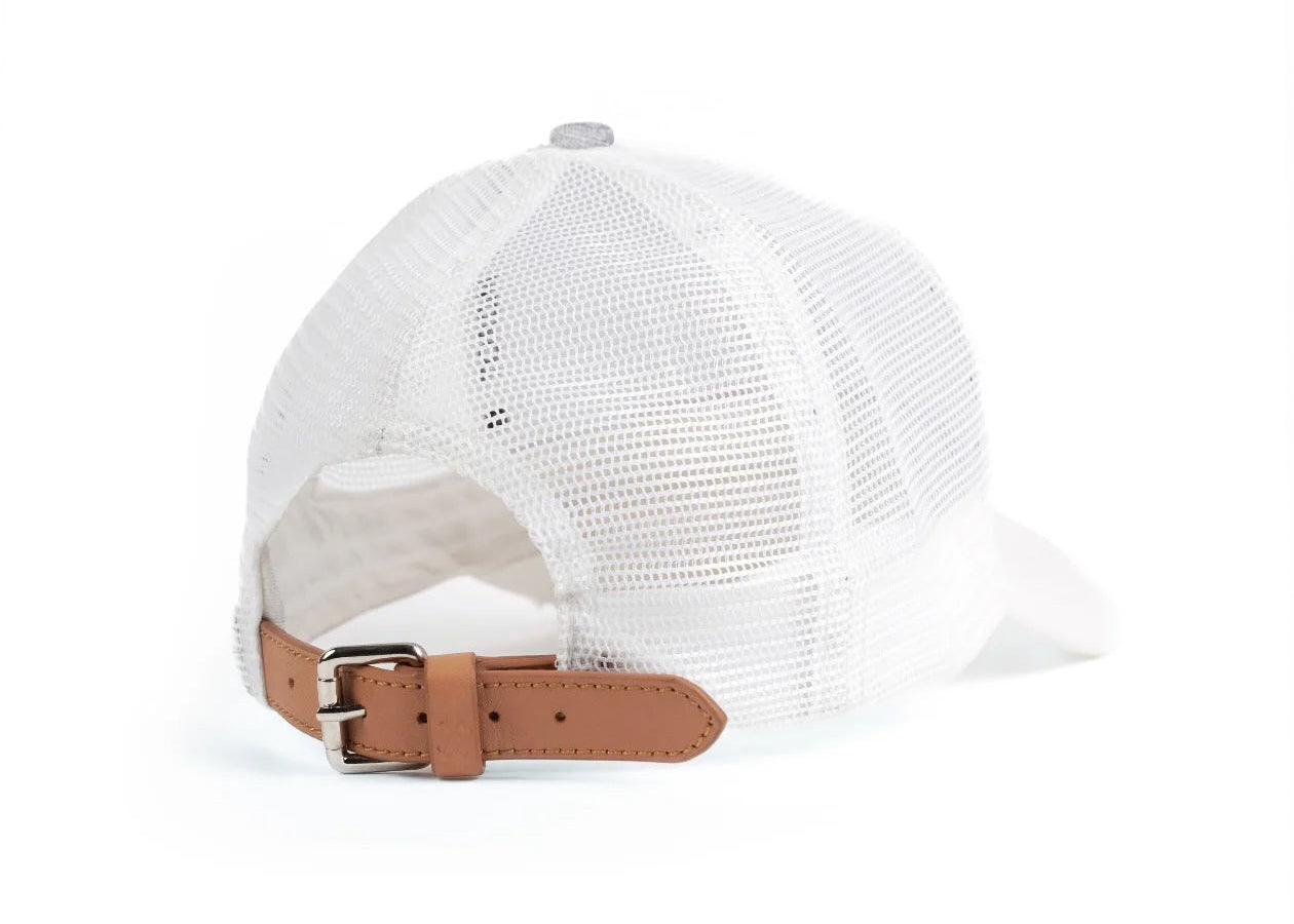 Casquette TOROM Grise avec logo TOROM, visière courbée et fermeture réglable, idéale pour un look streetwear et casual.