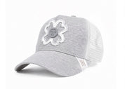 Casquette TOROM Grise avec logo TOROM, visière courbée et fermeture réglable, idéale pour un look streetwear et casual.