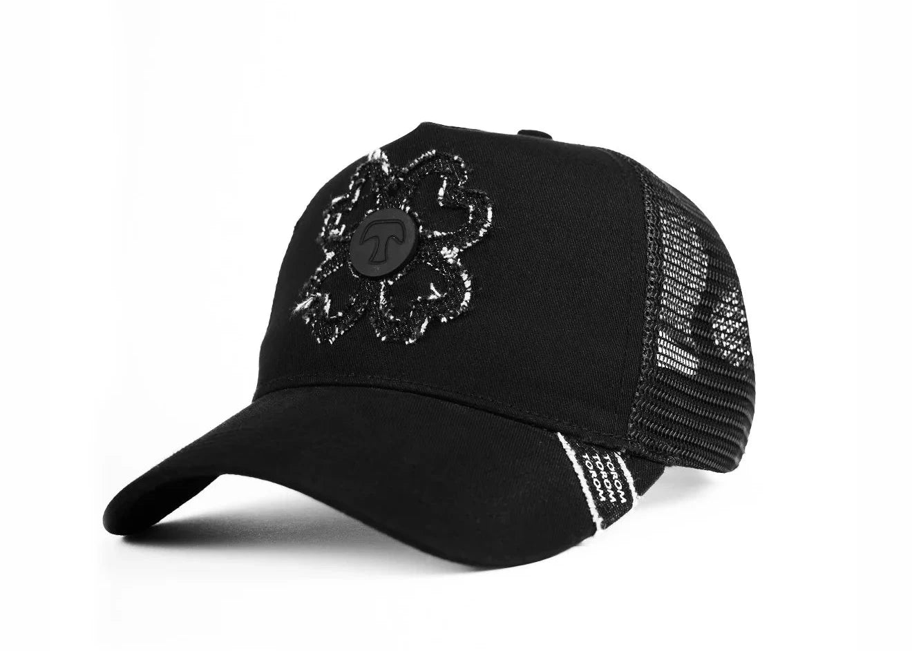 Casquette TOROM Noire avec logo TOROM, visière courbée et fermeture réglable, idéale pour un look streetwear et casual.