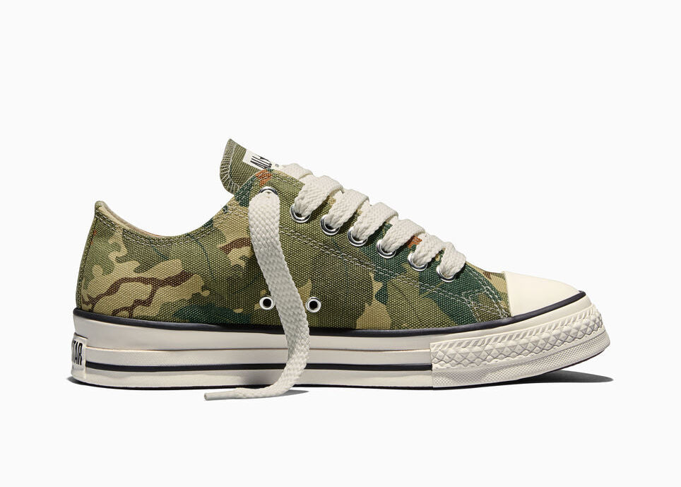 Converse Chuck Taylor All Star Throwback Low Archive Leaf Camo A22299C en toile Blonde Espresso et Olive Android avec motif feuilles camouflage.