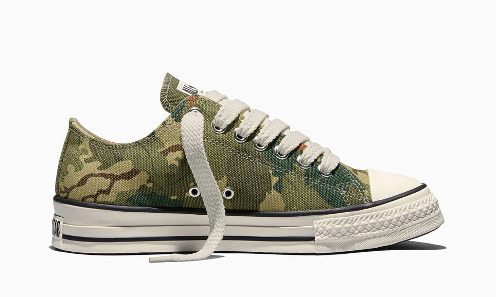 Converse Chuck Taylor All Star Throwback Low Archive Leaf Camo A22299C en toile Blonde Espresso et Olive Android avec motif feuilles camouflage.