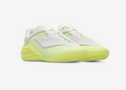 Converse SHAI 001 Lace Up Lime, sneaker de basketball vert citron avec empeigne sculptée, laçage apparent et silhouette basse futuriste.