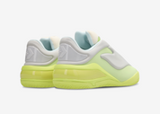 Converse SHAI 001 Lace Up Lime, sneaker de basketball vert citron avec empeigne sculptée, laçage apparent et silhouette basse futuriste.