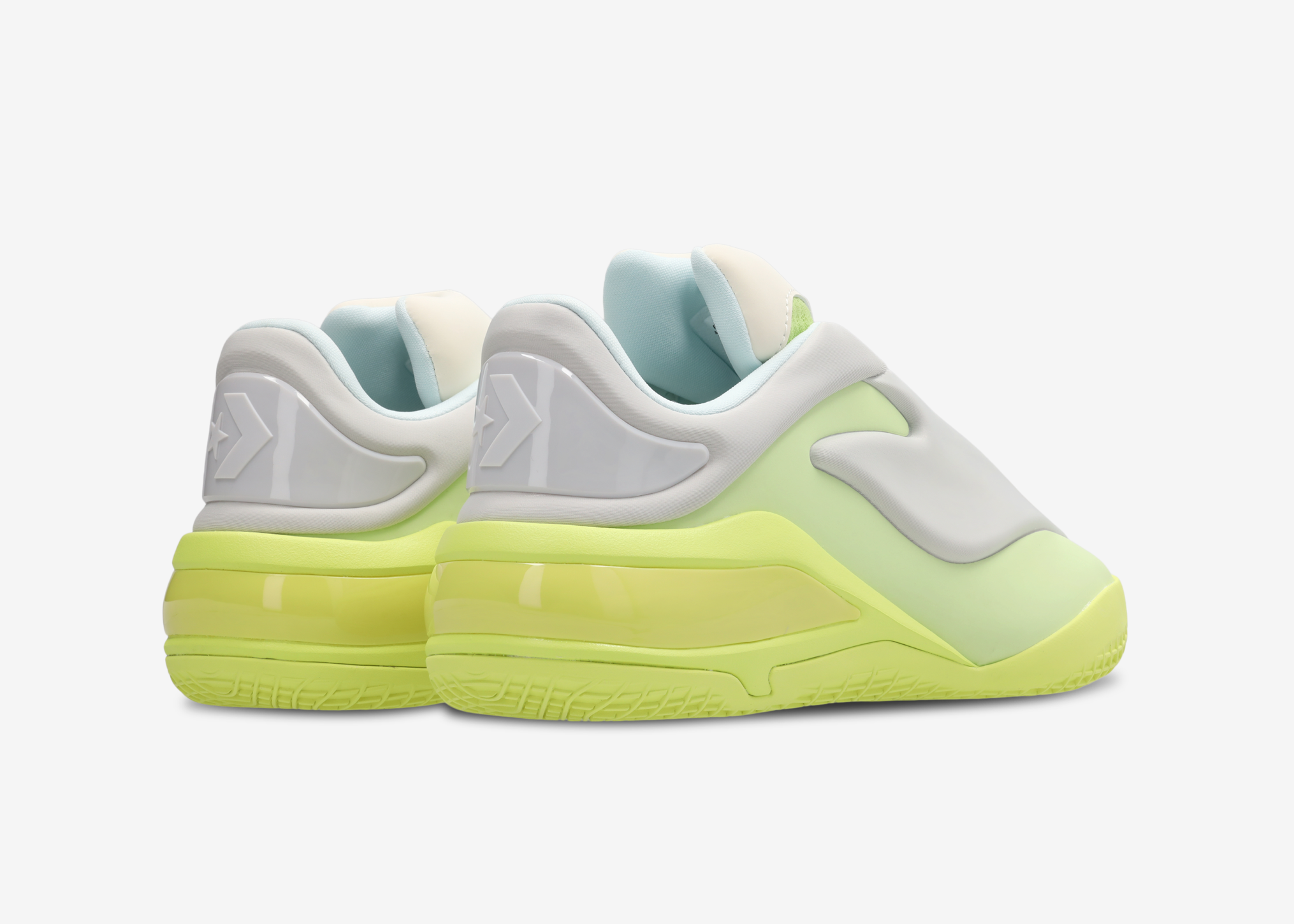 Converse SHAI 001 Lace Up Lime, sneaker de basketball vert citron avec empeigne sculptée, laçage apparent et silhouette basse futuriste.