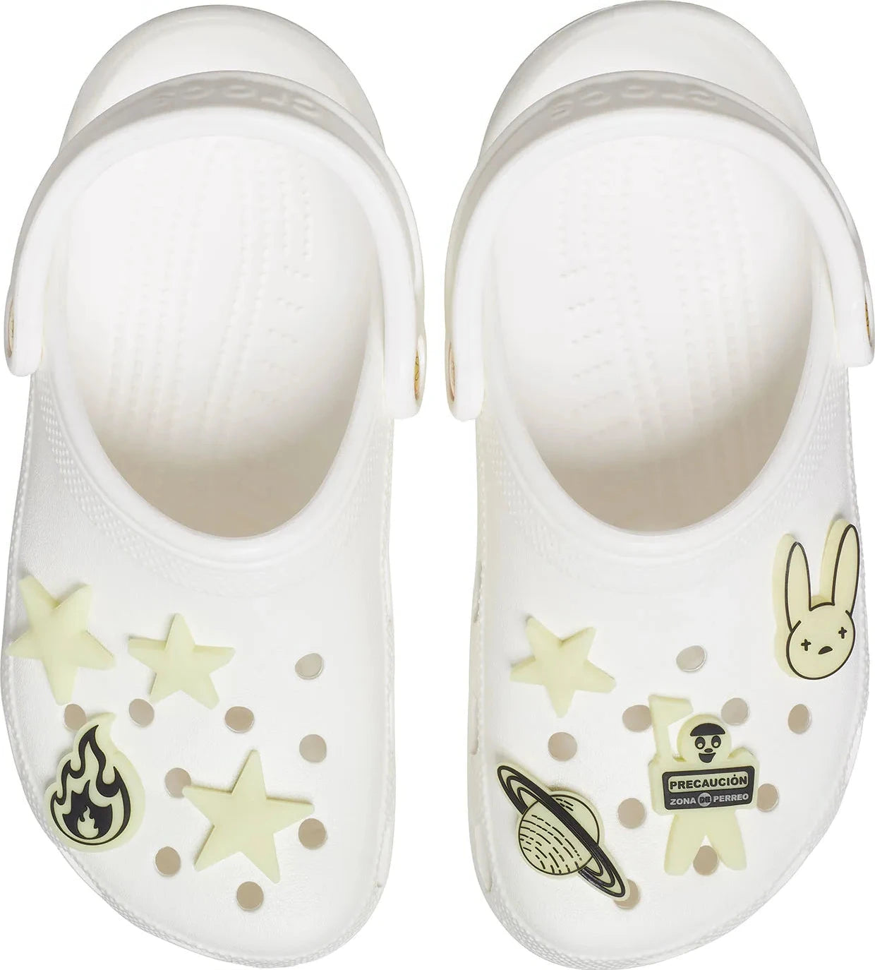 Crocs Classic Clog Bad Bunny issues de la collaboration avec l'artiste Bad Bunny, dotées d'un design exclusif, d'une bride pivotante et d'une semelle légère en résine Croslite™.