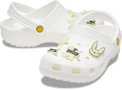 Crocs Classic Clog Bad Bunny issues de la collaboration avec l'artiste Bad Bunny, dotées d'un design exclusif, d'une bride pivotante et d'une semelle légère en résine Croslite™.