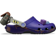 Crocs Classic Clog Fortnite Battle Bus inspirées du célèbre Battle Bus de Fortnite, avec design exclusif, bride pivotante et semelle légère en résine Croslite™.
