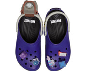 Crocs Classic Clog Fortnite Battle Bus inspirées du célèbre Battle Bus de Fortnite, avec design exclusif, bride pivotante et semelle légère en résine Croslite™.