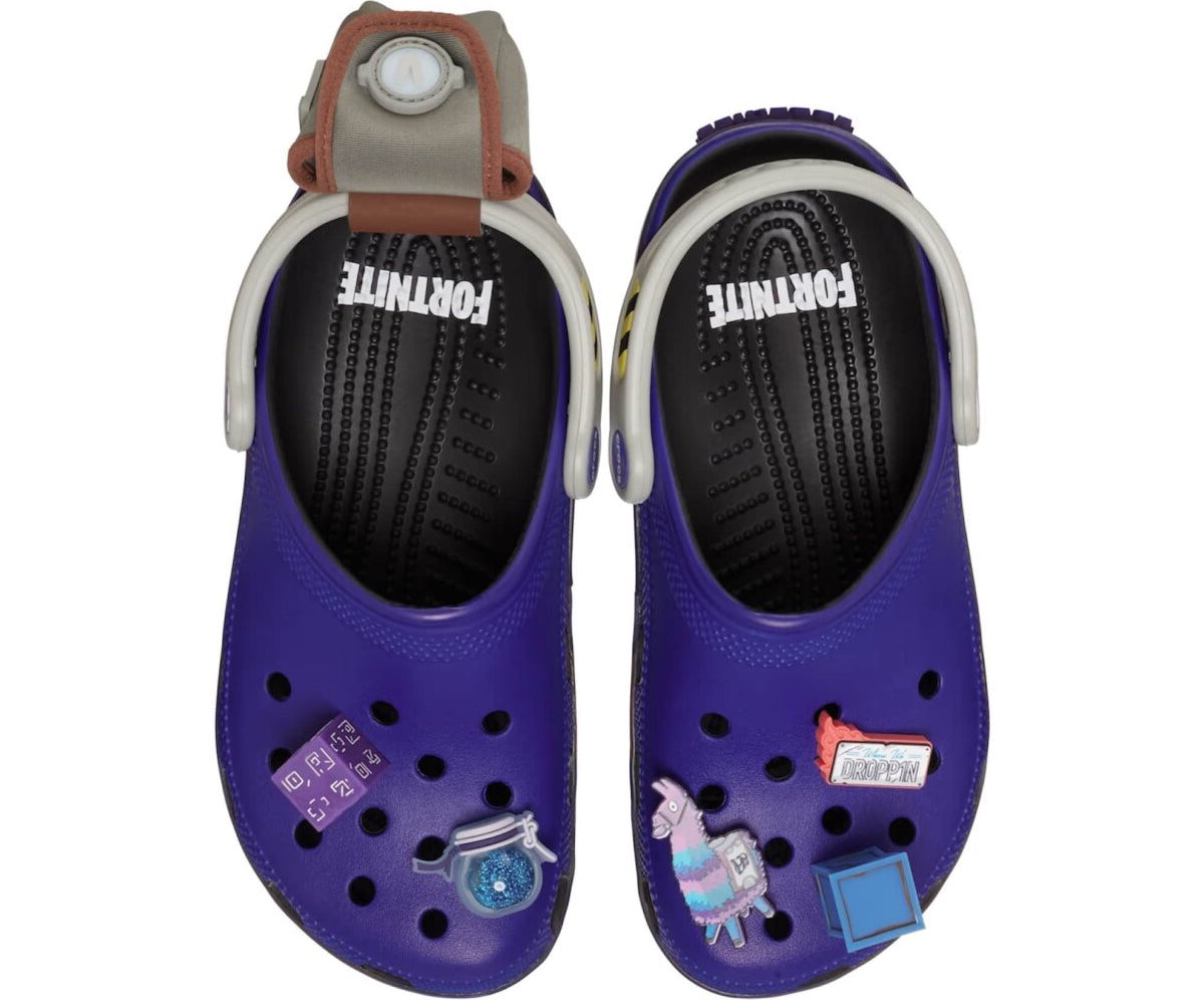 Crocs Classic Clog Fortnite Battle Bus inspirées du célèbre Battle Bus de Fortnite, avec design exclusif, bride pivotante et semelle légère en résine Croslite™.