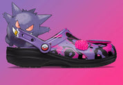 Crocs Classic Clog Pokémon Gengar inspirées d'Ectoplasma, avec design exclusif, bride pivotante et semelle légère en résine Croslite™.