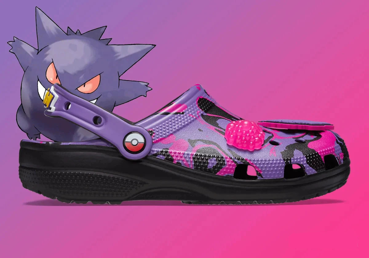 Crocs Classic Clog Pokémon Gengar inspirées d'Ectoplasma, avec design exclusif, bride pivotante et semelle légère en résine Croslite™.