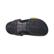 Crocs Classic Clog Pop Mart MEGA SPACE MOLLY avec accessoires spatiaux, Jibbitz exclusifs et design inspiré de l’univers futuriste de MOLLY.