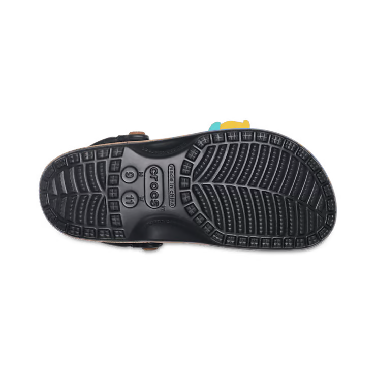 Crocs Classic Clog Pop Mart MEGA SPACE MOLLY avec accessoires spatiaux, Jibbitz exclusifs et design inspiré de l’univers futuriste de MOLLY.